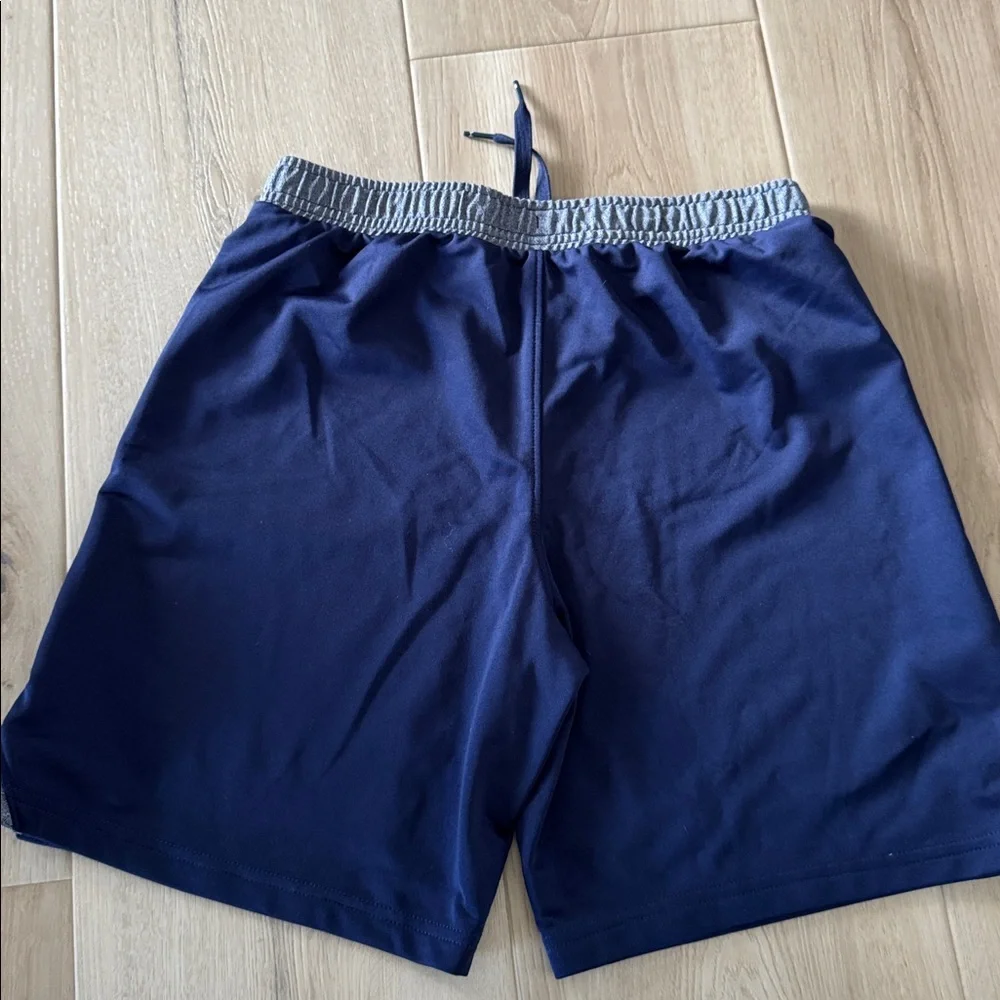 Under Armour Boys Navy & Blue Performance Shorts Size Large - Picture 5 of 9
